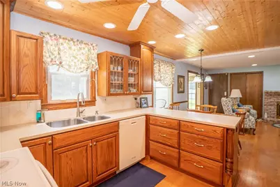 6890 Waltham Street NW, Canton, OH 44708 - Photo 15