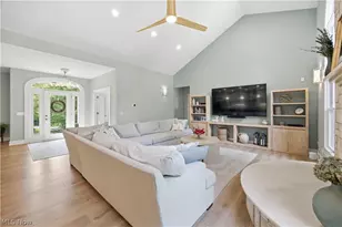 11565 Robin Wood Ln, Chagrin Falls, OH 44023 - Photo 5