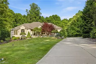 11565 Robin Wood Ln, Chagrin Falls, OH 44023 - Photo 3