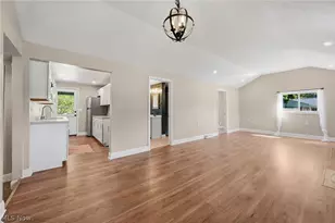 815 E Cassell Ave, Barberton, OH 44203 - Photo 11