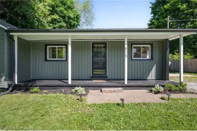 815 E Cassell Avenue, Barberton, OH 44203 - Photo 5