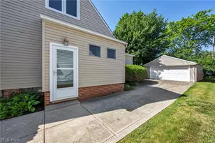 2218 Larchmont Dr, Wickliffe, OH 44092 - Photo 31