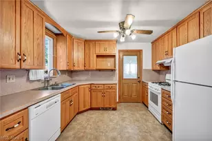 2218 Larchmont Dr, Wickliffe, OH 44092 - Photo 11