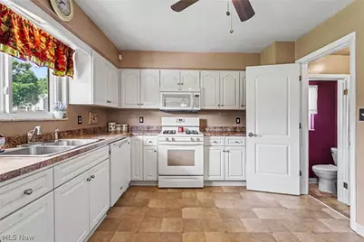 272 N Skyline Drive, Green Hills, OH 44131 - Photo 9