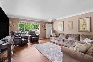 272 N Skyline Dr, Green Hills, OH 44131 - Photo 5