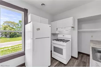 812 Lovett Place #UP, Lorain, OH 44052 - Photo 5