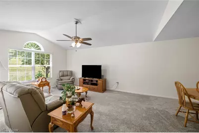 140 Woodbury Glen Street, Hartville, OH 44632 - Photo 5