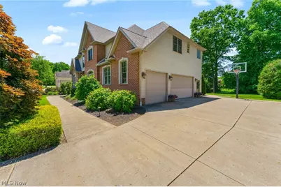 1325 Fox Den Trail, Canfield, OH 44406 - Photo 3