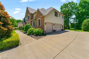 1325 Fox Den Trail, Canfield, OH 44406 - Photo 3