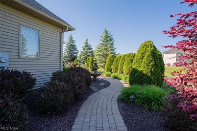 3947 Via Siena, Poland, OH 44514 - Photo 5