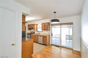 1056 Endicott Dr, Akron, OH 44313 - Photo 11