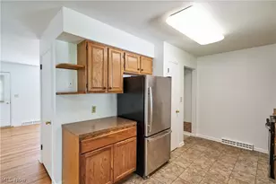 1056 Endicott Dr, Akron, OH 44313 - Photo 9