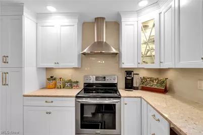 8015 Hansom Place, Mentor, OH 44060 - Photo 7