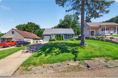153 Far View Drive SW, North Canton, OH 44720 - Photo 3