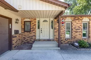 709 Oakhurst Dr, Amherst, OH 44001 - Photo 3