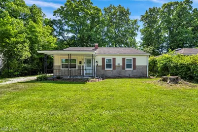 1863 Deerfield Avenue SW, Warren, OH 44485 - Photo 1