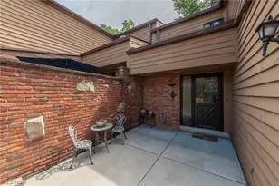 132 Kimrose Ln, Grandview Heights, OH 44147 - Photo 1