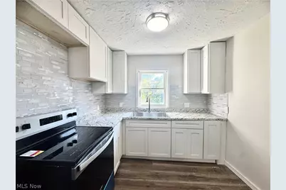 2044 E 29th Street, Lorain, OH 44055 - Photo 9