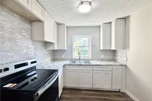 2044 E 29th St, Lorain, OH 44055 - Photo 9