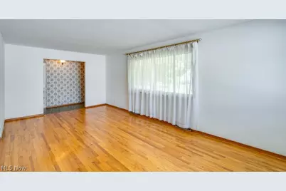 209 Shiawassee Avenue, Akron, OH 44333 - Photo 7