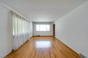209 Shiawassee Ave, Akron, OH 44333 - Photo 5
