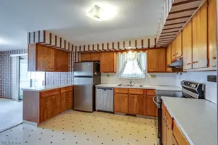 209 Shiawassee Ave, Akron, OH 44333 - Photo 19
