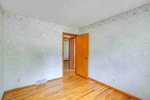 209 Shiawassee Ave, Akron, OH 44333 - Photo 11