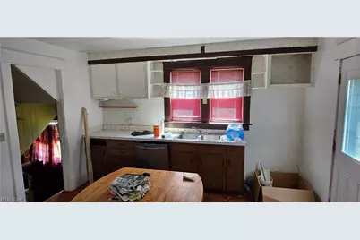 201 W 26th Street, Lorain, OH 44052 - Photo 9
