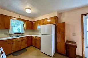 3241 Estates Cir, Youngstown, OH 44511 - Photo 9