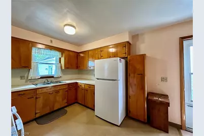 3241 Estates Circle, Youngstown, OH 44511 - Photo 9