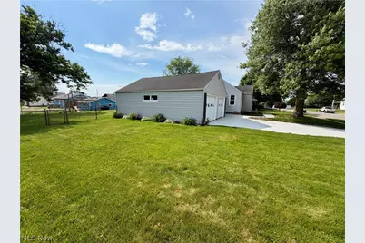 2624 Ellis Avenue NE, Canton, OH 44705 - Photo 3