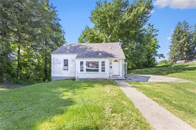 1402 E Wheeling Avenue, Cambridge, OH 43725 - Photo 1