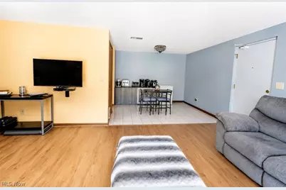 6215 Hidden Creek Drive #316, Lorain, OH 44053 - Photo 5