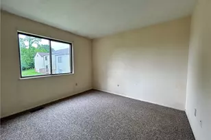 123 Orchard Dr, St Clairsville, OH 43950 - Photo 3