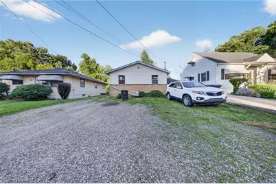 1095 Saint Michaels Avenue, Akron, OH 44320 - Photo 3