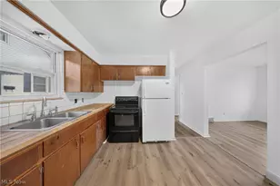 1095 St Michaels Ave, Akron, OH 44320 - Photo 11