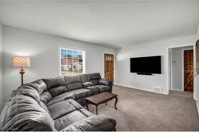 424 E 326th Street, Willowick, OH 44095 - Photo 3