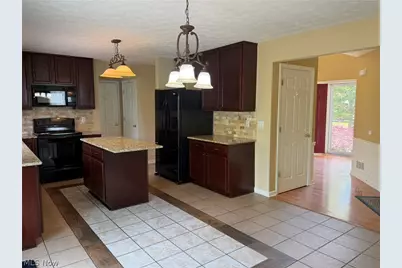 421 Windham Court, Grandview Heights, OH 44147 - Photo 3
