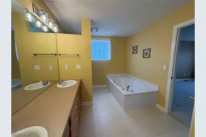 421 Windham Court, Grandview Heights, OH 44147 - Photo 7