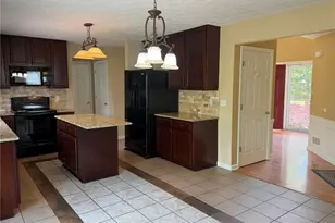 421 Windham Ct, Grandview Heights, OH 44147 - Photo 3