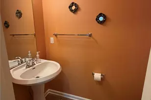 421 Windham Ct, Grandview Heights, OH 44147 - Photo 5
