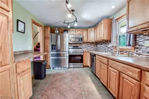 36388 Sunset Dr, Eastlake, OH 44095 - Photo 3