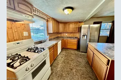 307 Florence Street, Belpre, OH 45714 - Photo 11