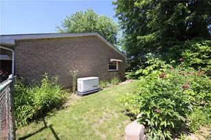 136 Marie Ave, Weirton, WV 26062 - Photo 5