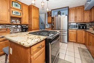 7308 Lake O'springs Ave NW, North Canton, OH 44720 - Photo 9
