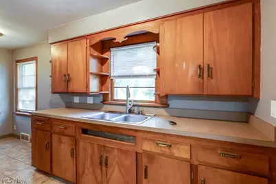 251 E 286th Street, Willowick, OH 44095 - Photo 13