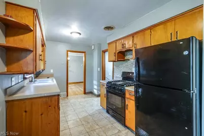 251 E 286th Street, Willowick, OH 44095 - Photo 15