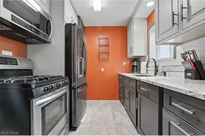 806 Tallkron Drive, Akron, OH 44305 - Photo 7