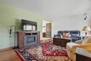 806 Tallkron Dr, Akron, OH 44305 - Photo 3