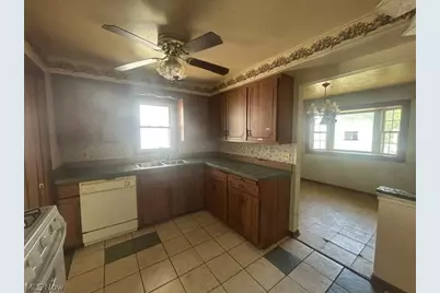 10761 Meadowbrook Drive, Parma Heights, OH 44130 - Photo 11